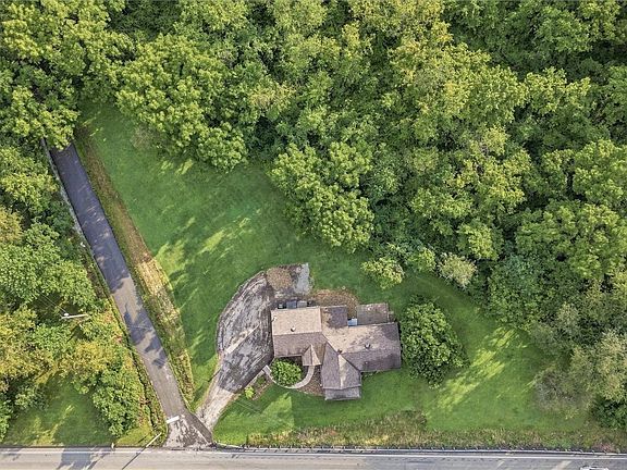 4th image of 2560 Pleasant Valley Rd