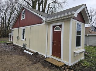 521 Charlotte Ave, Crystal Lake, IL 60014