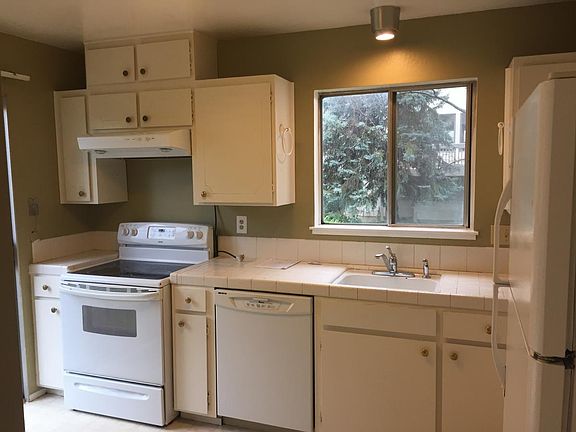 5th image of 19221 Vineyard Ln