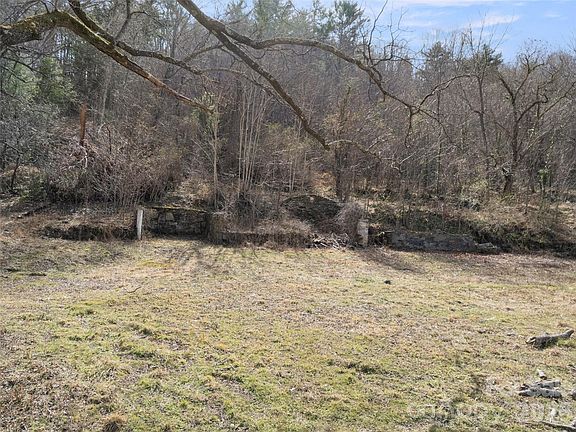 3rd image of 401 Baird Cove Rd