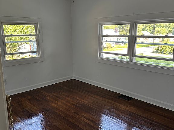 4th image of 1600 E University St