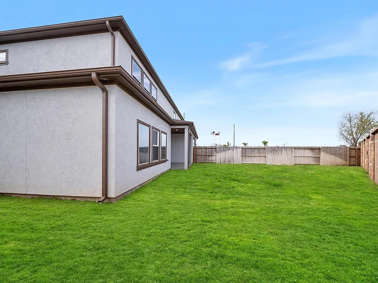 2015 Olivos St — Photo 31