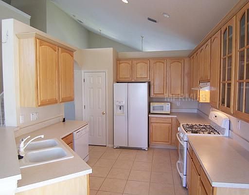 3rd image of 6812 Waterton Dr