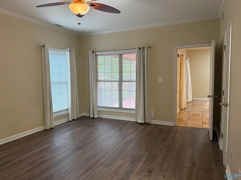 139 Canterbury Dr — Photo 11