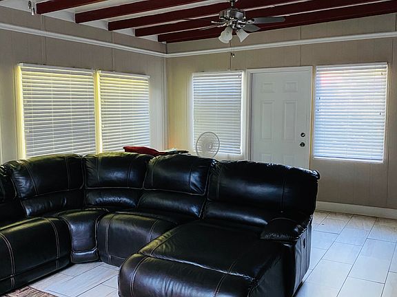 4th image of 713 Poinsettia St