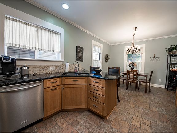 3rd image of 248 Waitman St