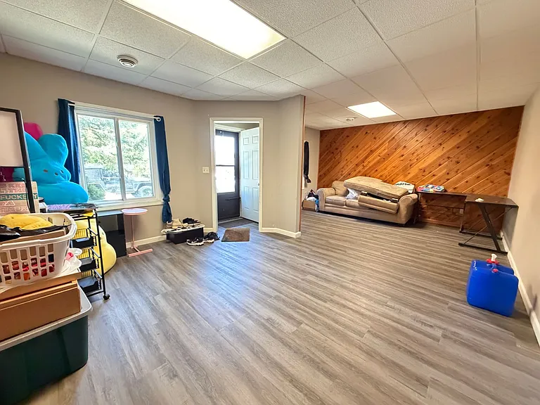1701 Baxter Ave — Photo 2