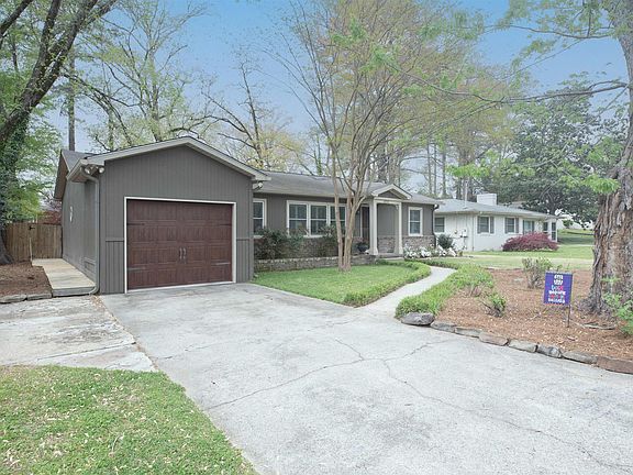 2nd image of 404 Rosewood St