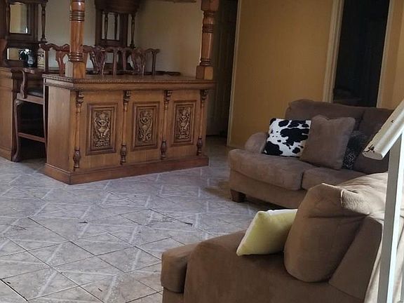 2nd image of 9925 Luz Ave