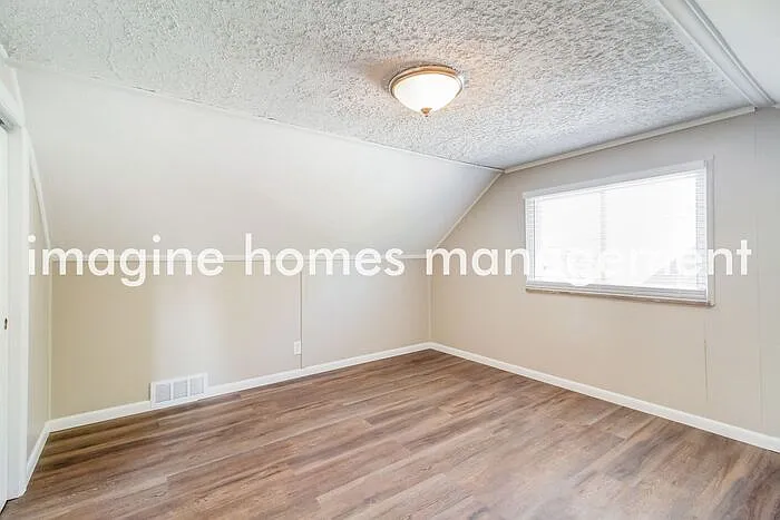 2266 Leelanau Ave — Photo 9