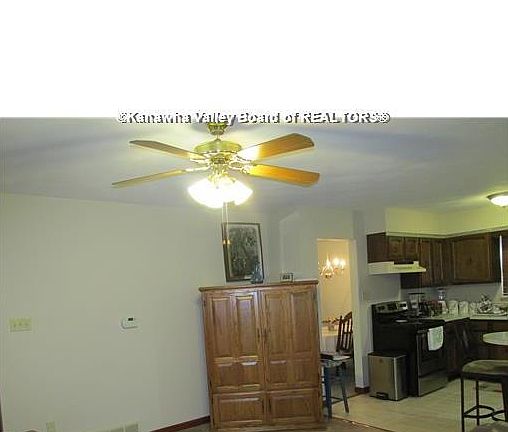 5th image of 823 Gordon Dr