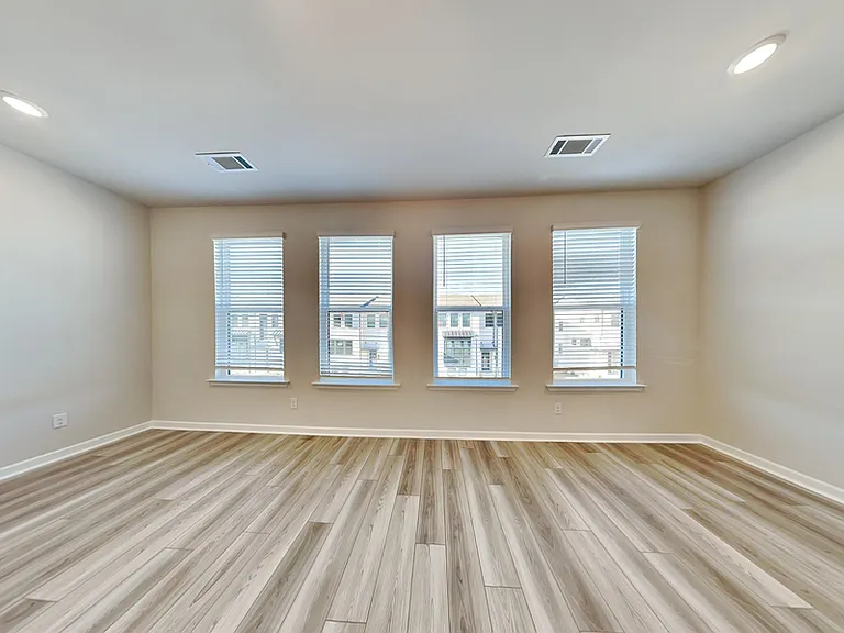 321 Sammon Way — Photo 6