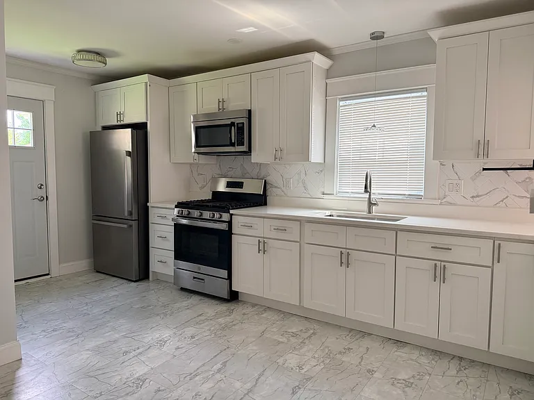 21-23 Waverly St #21 — Photo 1