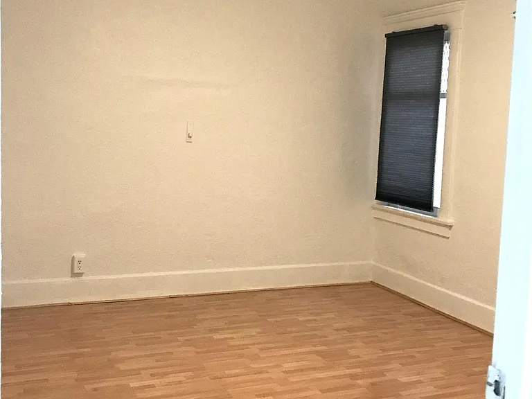 412 1/2 University Ave #2 — Photo 4