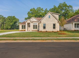 1 Pleasant Oaks Dr, Perry, GA 31069