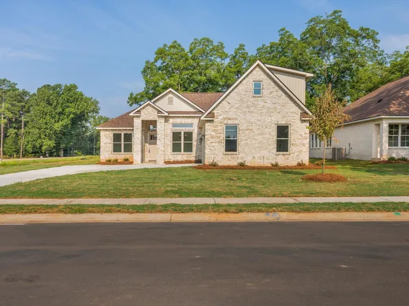 1 Pleasant Oaks Dr, Perry, GA 31069