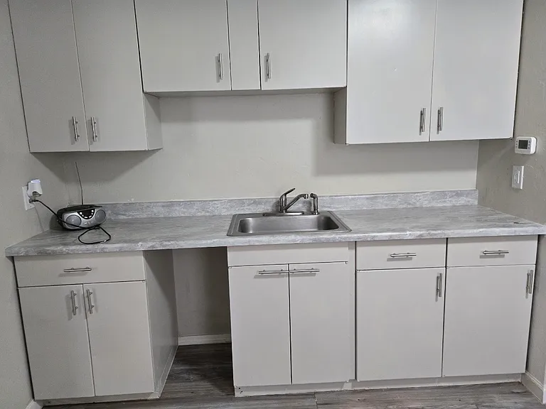 711 N Hobson Ave — Photo 3