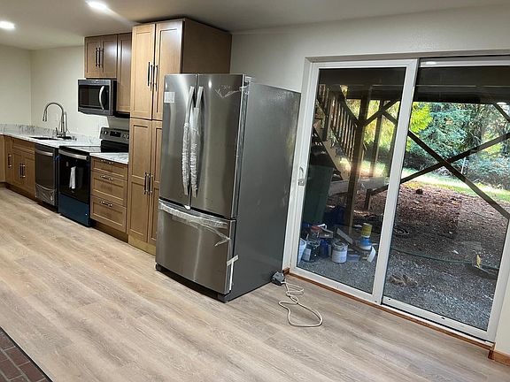 5th image of 23007 NE 61st St