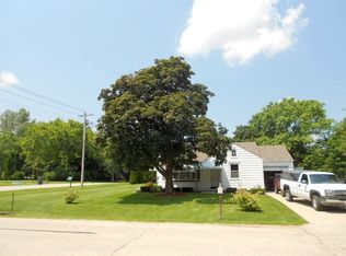 4967 S 28th St, Greenfield, WI 53221
