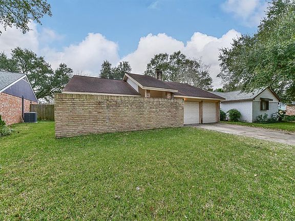3rd image of 15927 Walnut Wood Dr