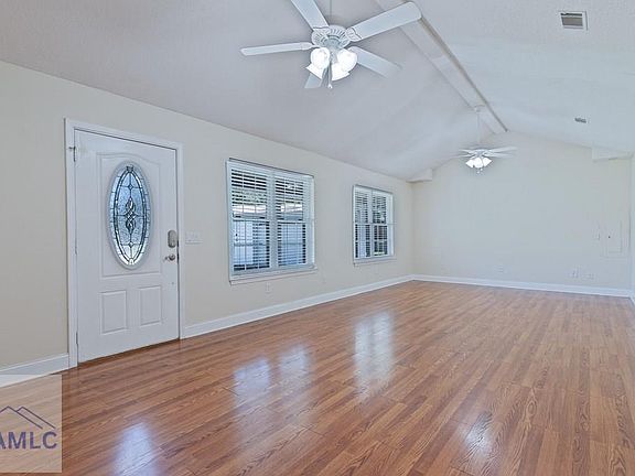 5th image of 74 Rosebud Ct