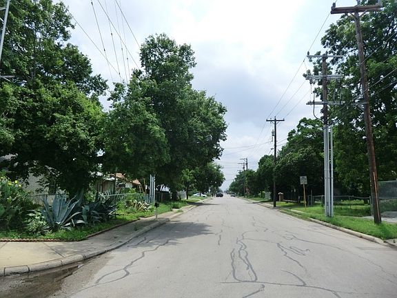 4th image of 1123 Merida St