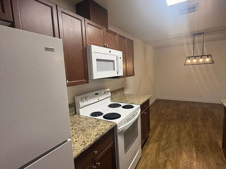 728 Spruce Ave #102 — Photo 4