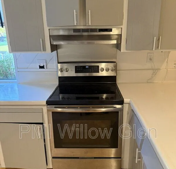 140 Belwood Ct — Photo 9
