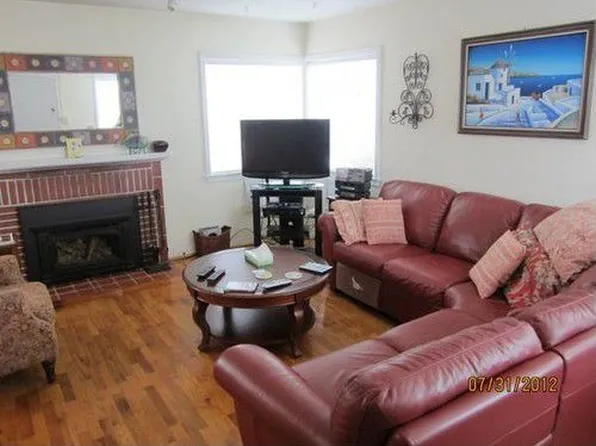 309 1st St, Pacific Grove, CA 93950