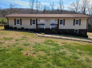 1305 Brooksouth Dr, Hickory, NC 28602