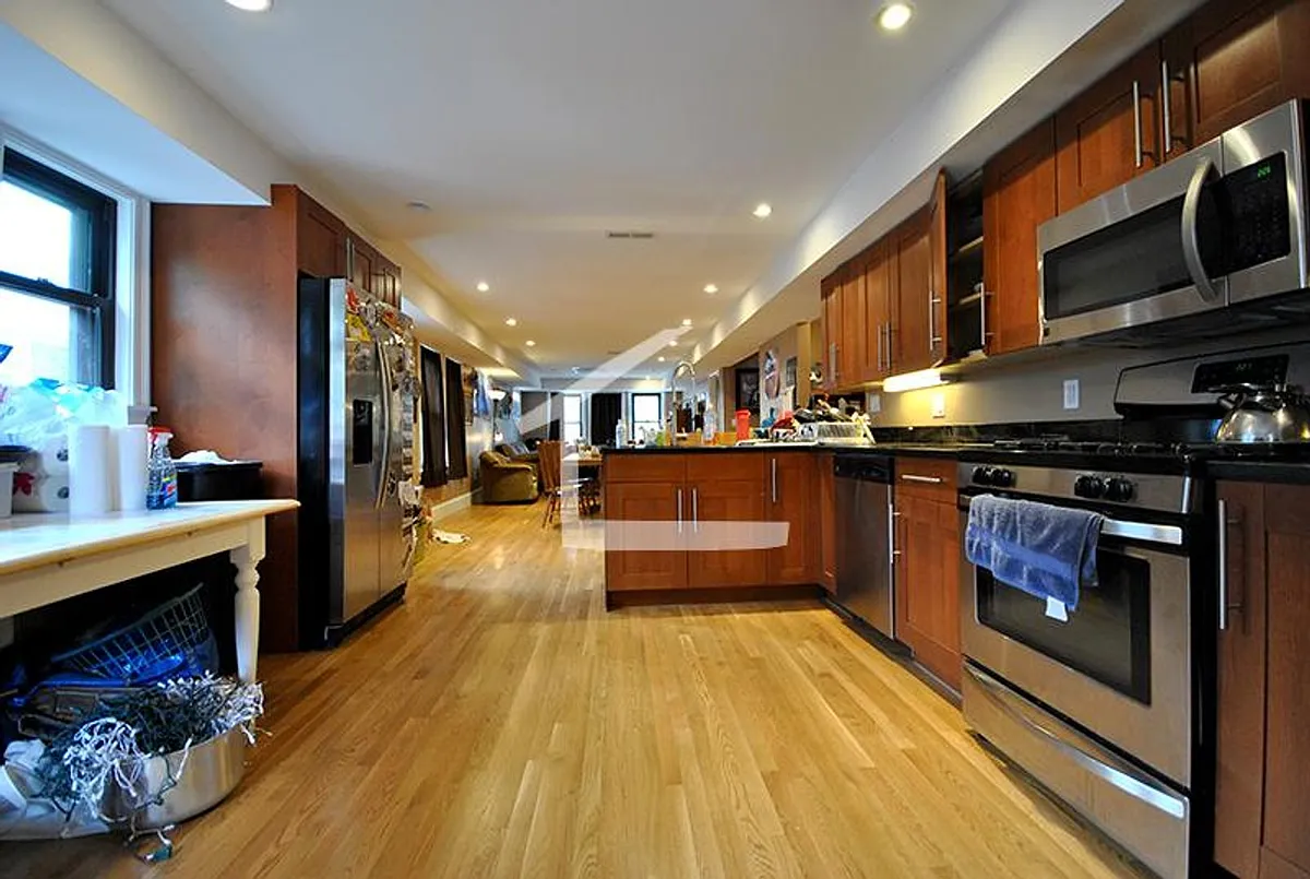 Building Photo - 37 Woodstock Ave #4