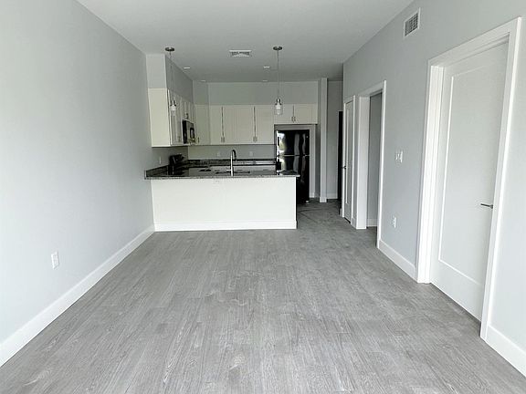 5th image of 118 Old Colony Ave #320