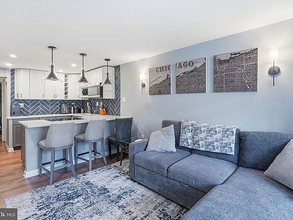 3rd image of 1712 Corcoran St NW APT 2