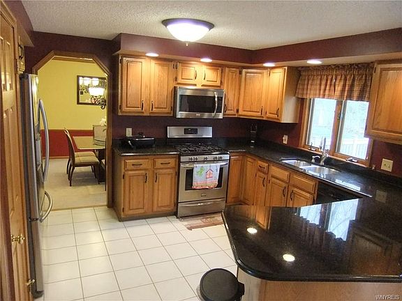 3rd image of 43 Hoviland Ct