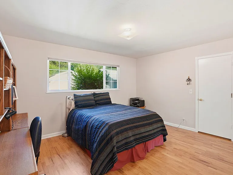 241 Soledad Dr — Photo 24