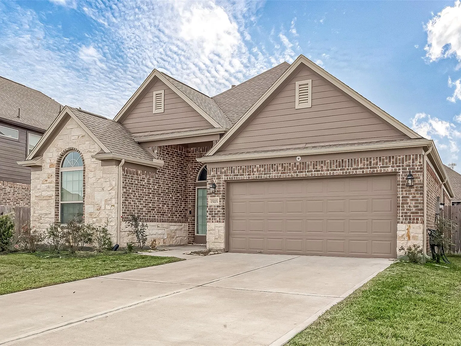 4 bed, 2.5 bath, 2332 sqft, $2,495 — Photo 4