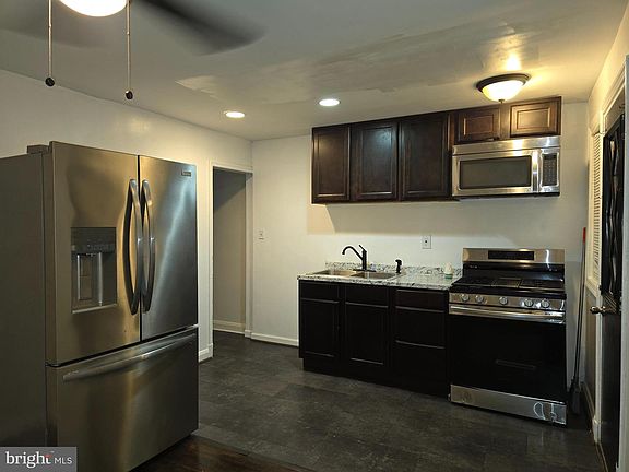 3rd image of 3905 Kenyon Ave