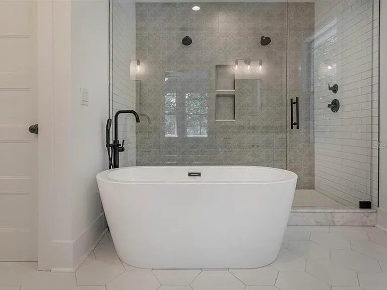 5813 N 18th St — Photo 34