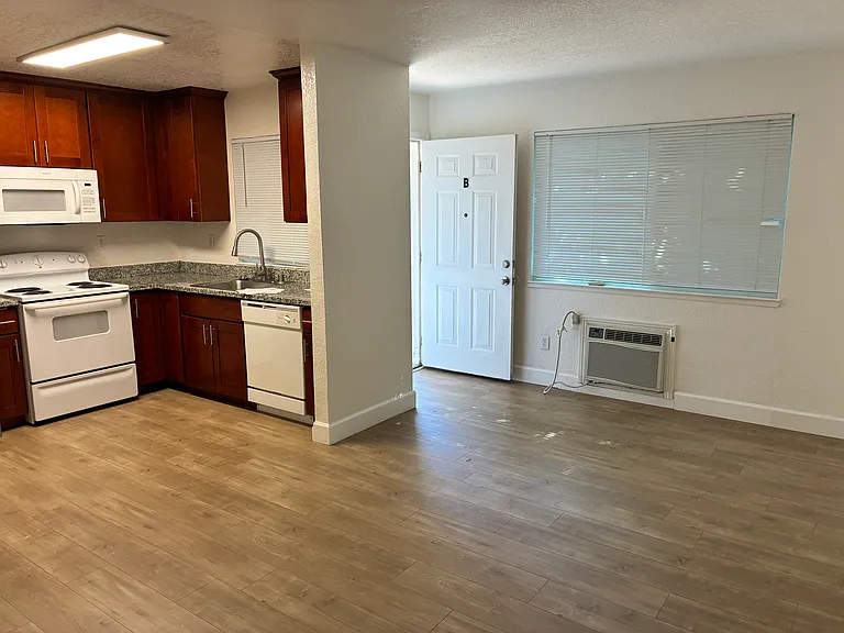 225 Tahoe Ave #B — Photo 8