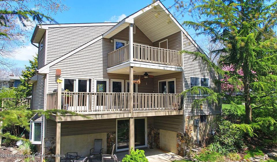 1st image of 512 Hemlock Hill Dr