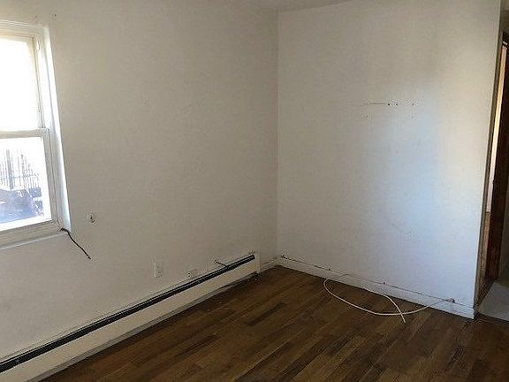 5th image of 7910 Grand Ave