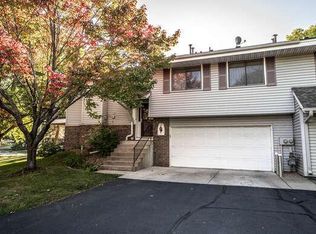 727 Evergreen Ct, Burnsville, MN 55337