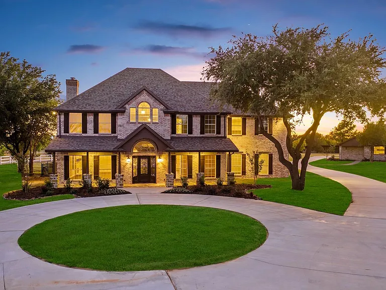 8285 Falcon Ct — Photo 3