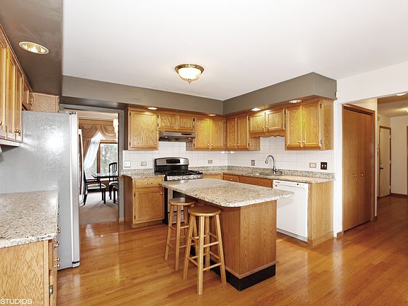 5th image of 7925 W 172nd Pl
