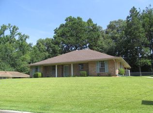 417 Ridgewood St, Vicksburg, MS 39180