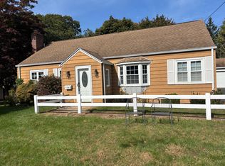 35 Holbrook St, Milford, CT 06460
