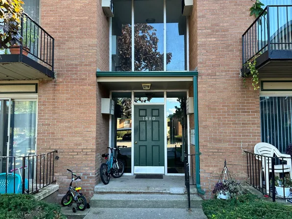 1880 Axtell Rd APT 7, Troy, MI 48084