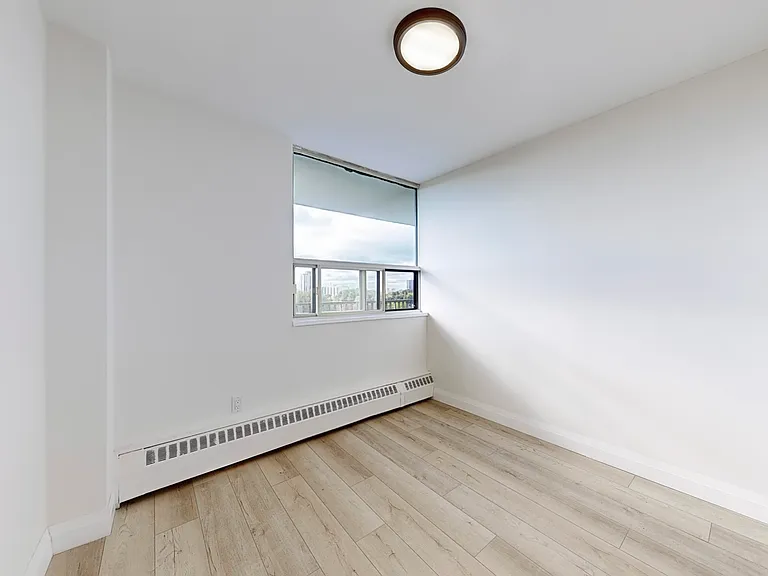 675 Martin Grove Rd — Photo 15