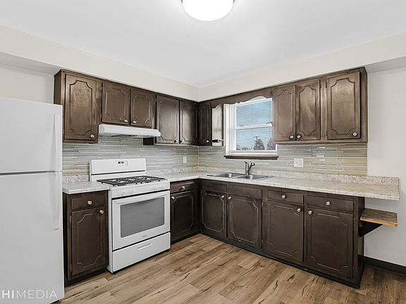 5th image of 1317 Calumet Ave APT 4
