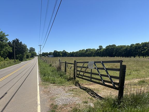 2nd image of 10171 Rockvale Rd